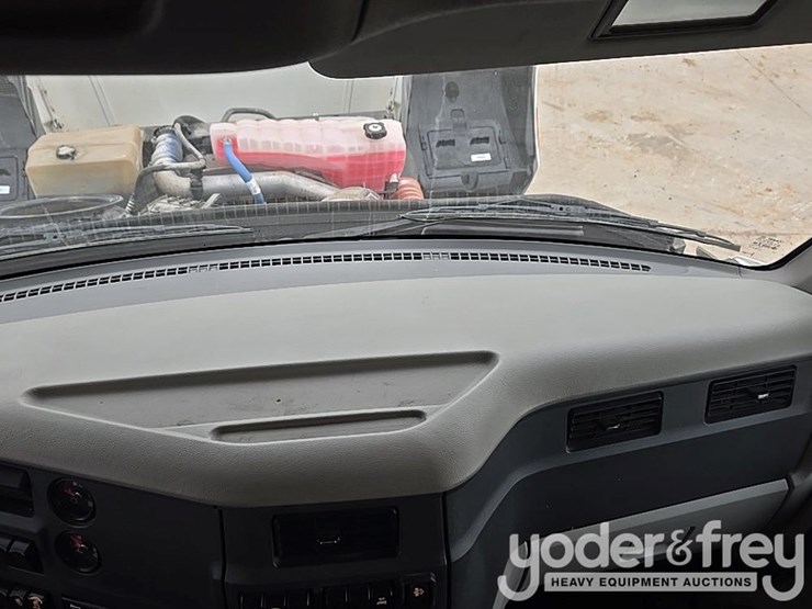 2019-peterbilt-579-image-94