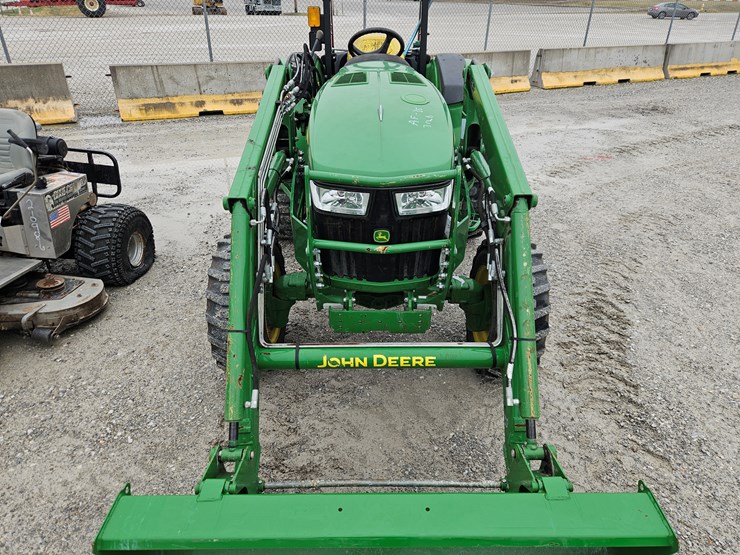 2023-john-deere-4052m-image-4