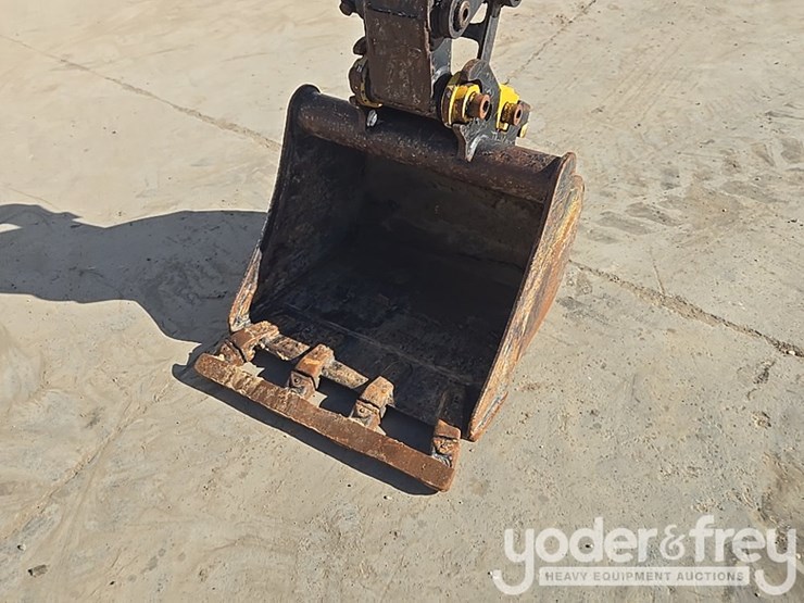 2020-deere-35g-image-28