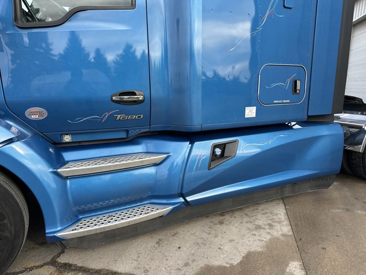 2022-kenworth-t680-image-11
