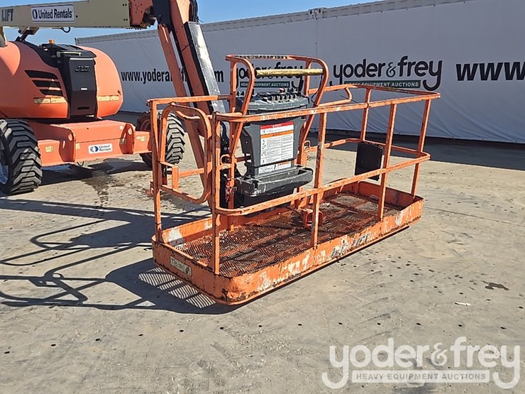 2017-jlg-600aj-image-11