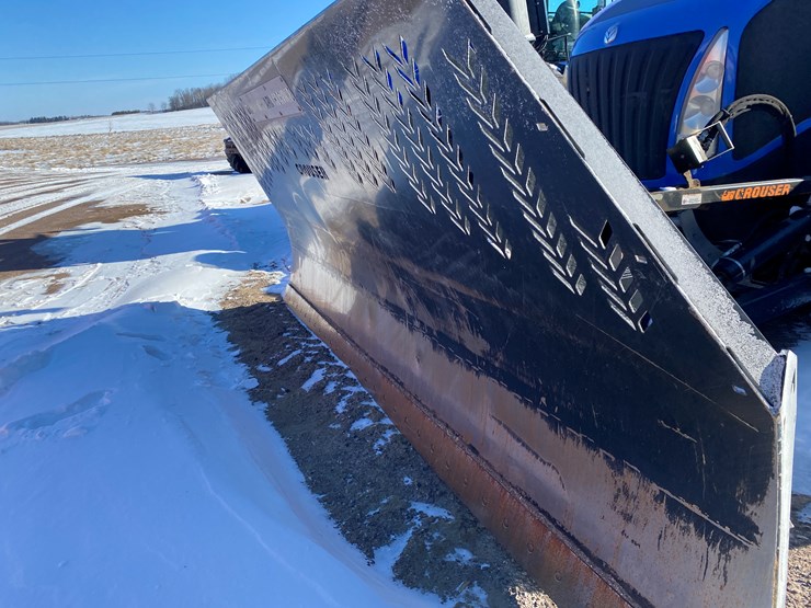 2012-new-holland-670-image-35