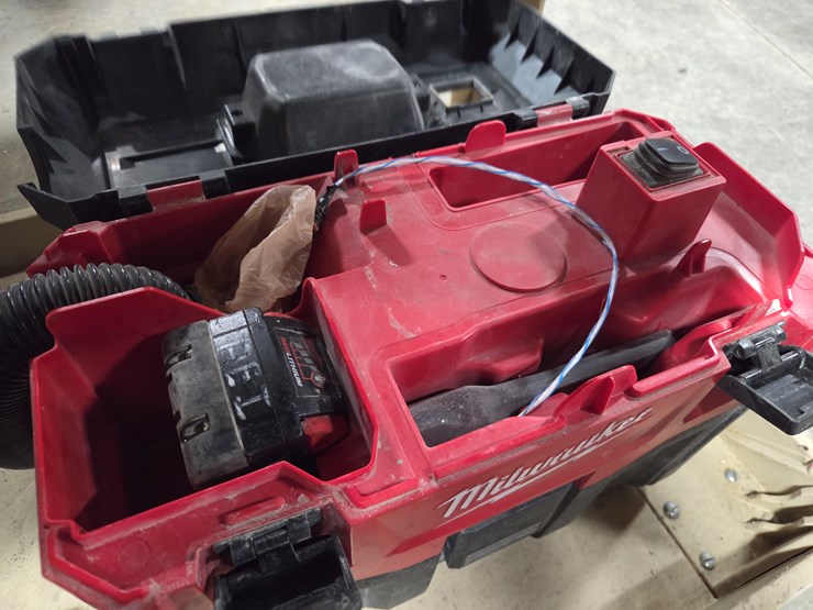 #5417-•-(5)-milwaukee-tools-w/-(5)-batteries-and-more-image-16