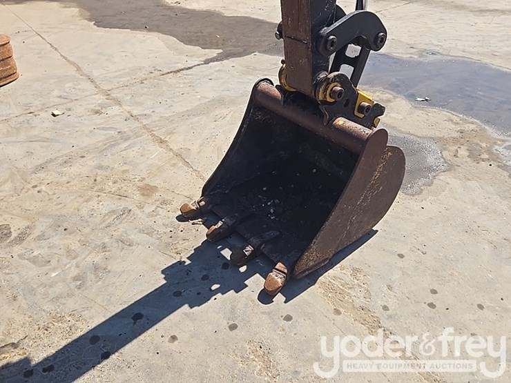 2020-deere-35g-image-11