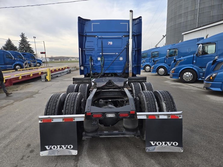 2018-volvo-10-image-4