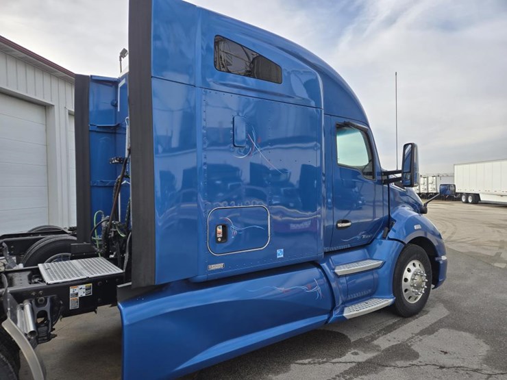 2018-kenworth-t680-image-15