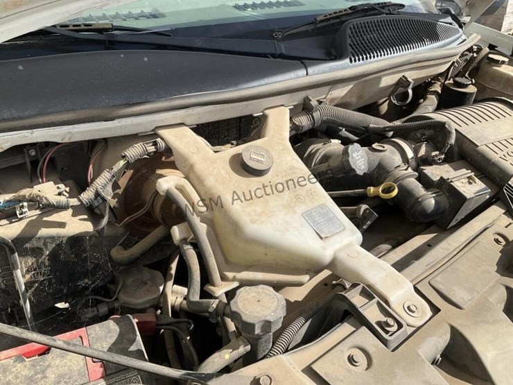 2011-chevrolet-express-4500-image-13