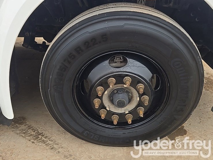 2019-peterbilt-579-image-15