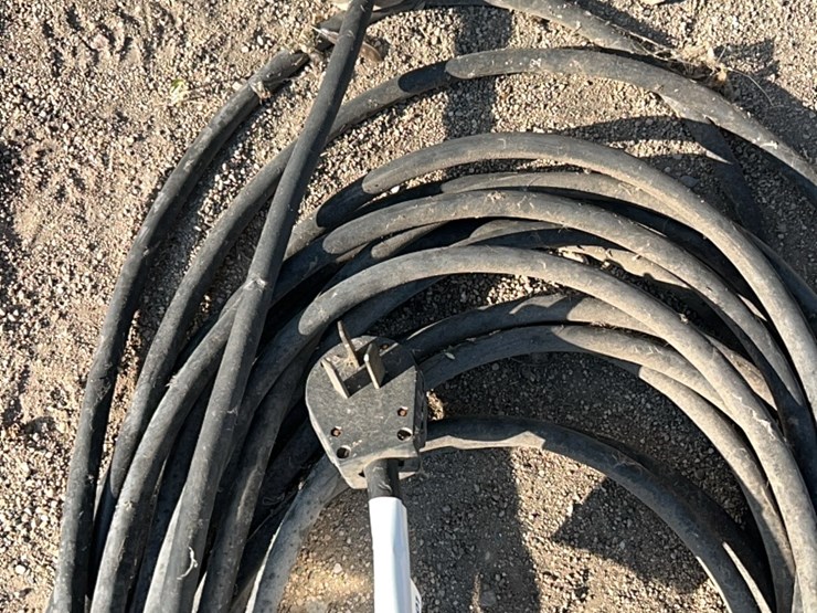 80-foot-220-cord,-nice-shape-image-4