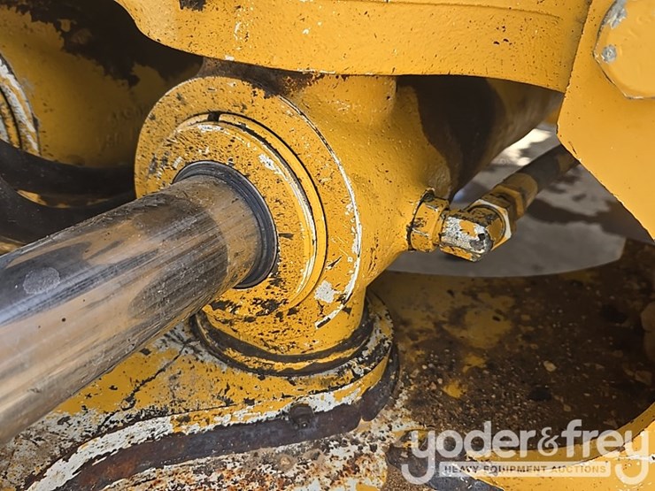 2010-deere-310sj-image-47