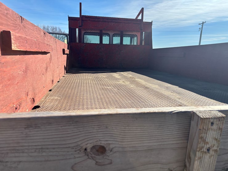 freightliner-fl70-image-39