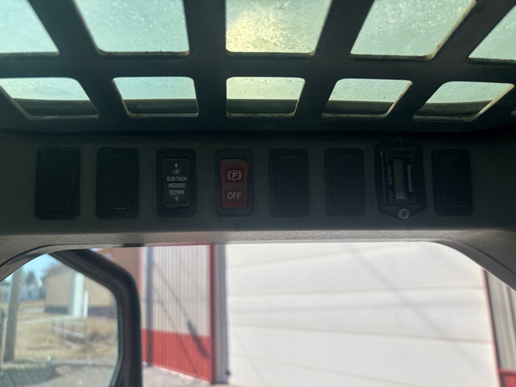 2007-bobcat-t300-image-27