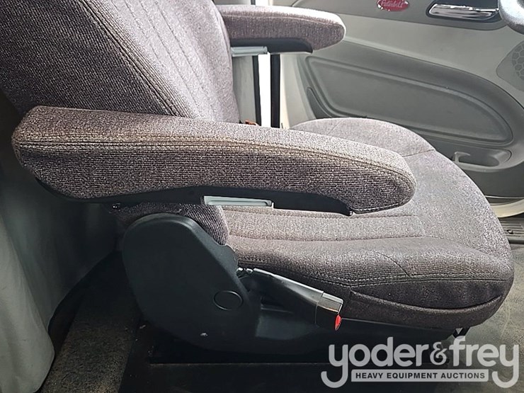 2019-peterbilt-579-image-79