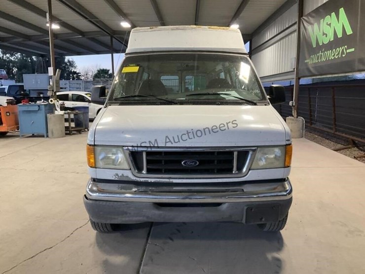 2003-ford-cargo-image-3