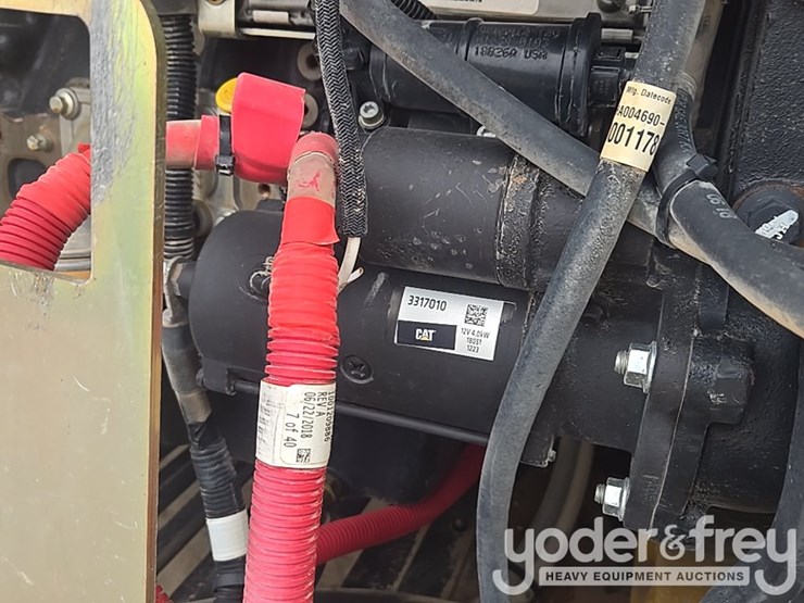 2018-caterpillar-tl1055d-image-53