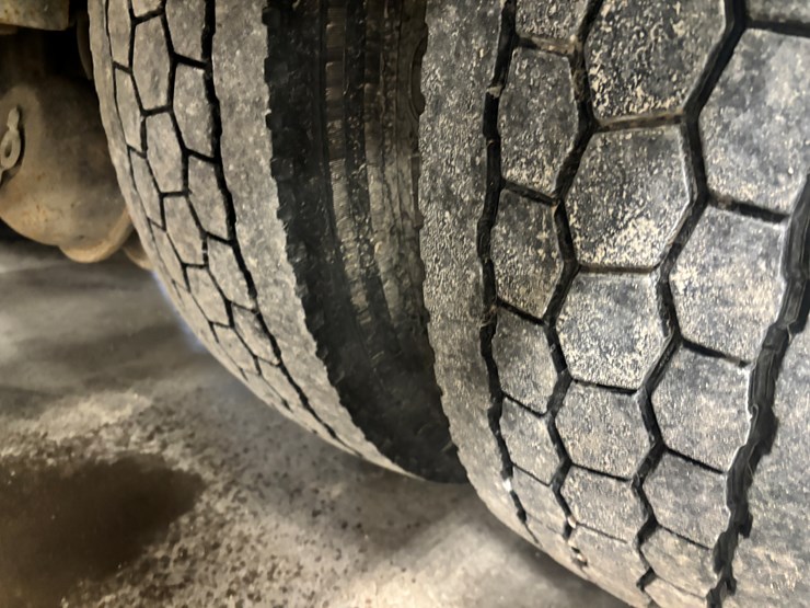 1987-peterbilt-379-image-83