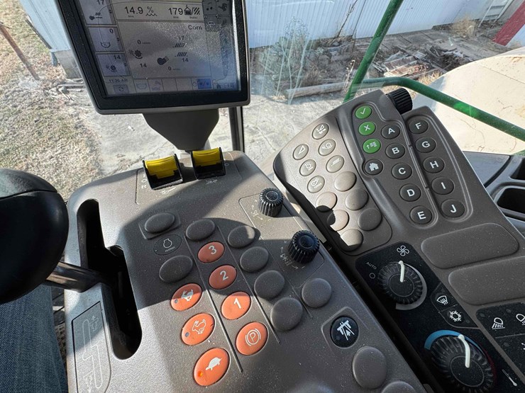 2013-john-deere-s550-image-30