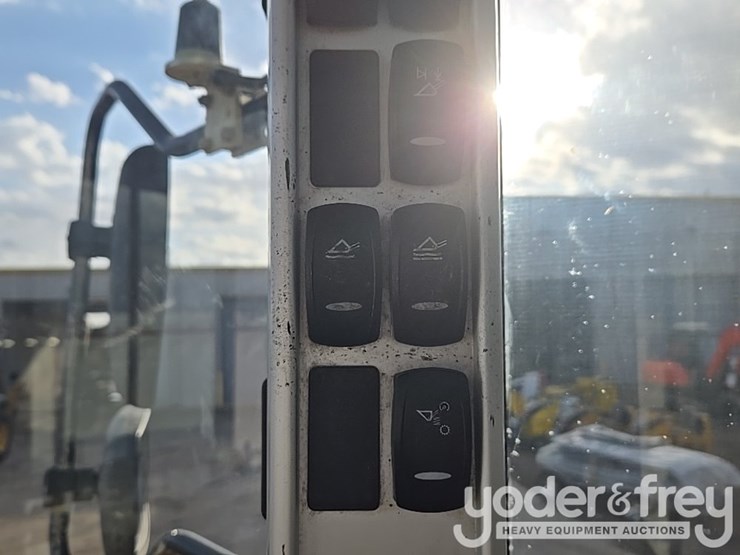 2014-volvo-l150h-image-92