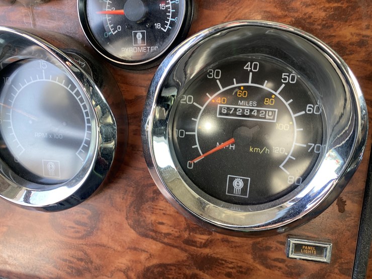 1999-kenworth-t800-image-43