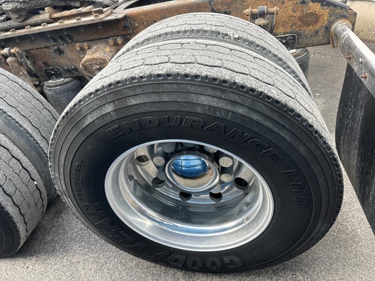 2003-volvo-10-image-58