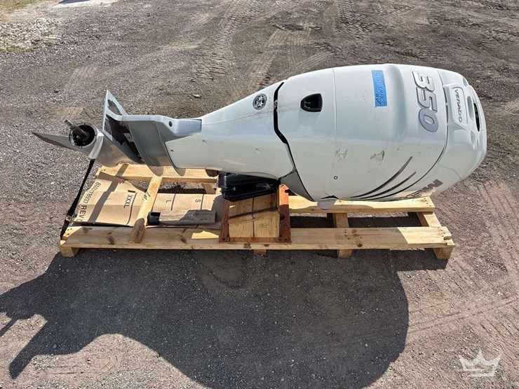 mercury-verado-350hp-4-stroke-boat-motor-image-2