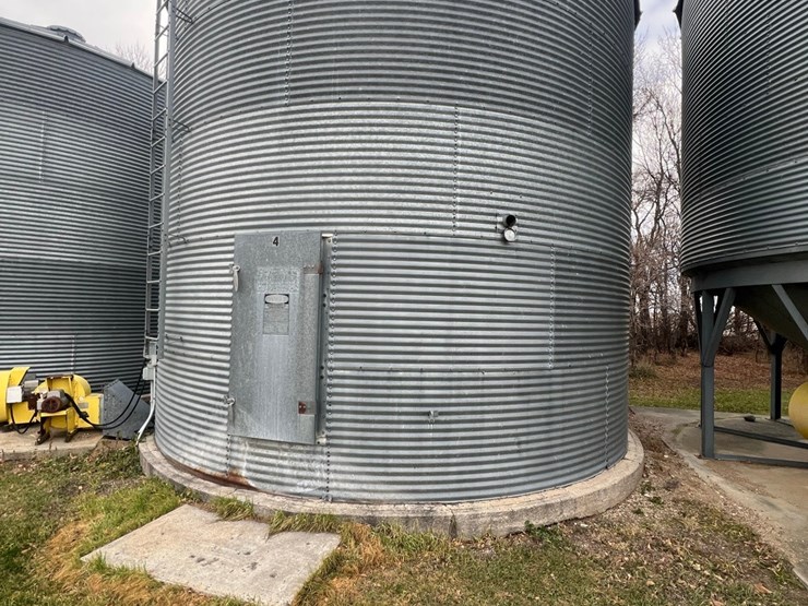 lot-26.-5,000-bu.-grain-bin-to-be-moved,-includes-single-phase-bin-fan-(bin-4)-image-4