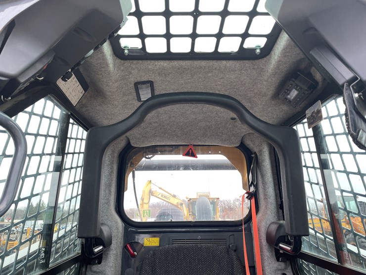 2019-john-deere-332-image-31