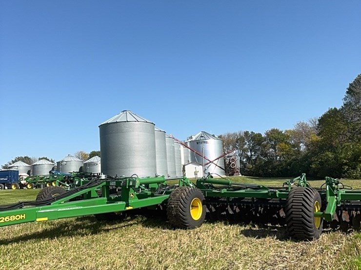 2023-john-deere-h-image-8