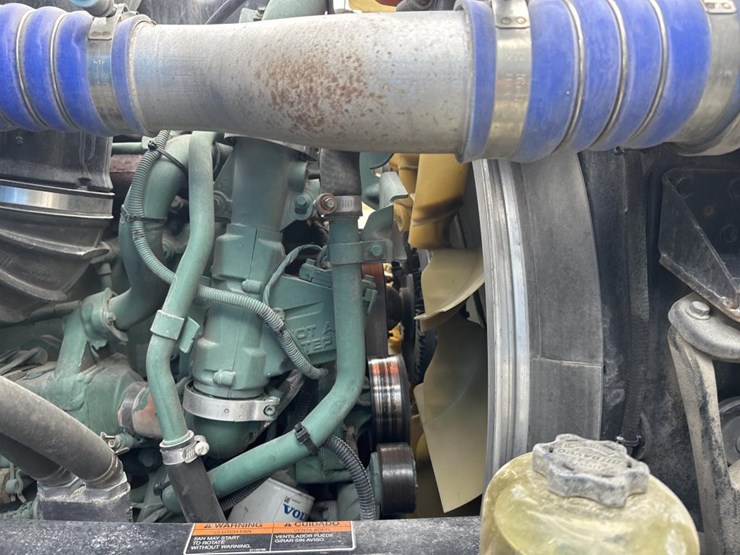 2022-volvo-10-image-32