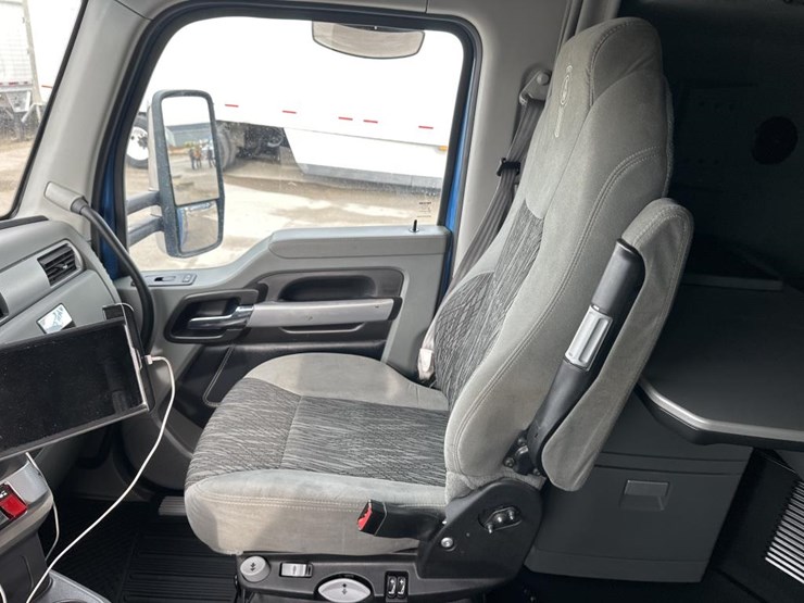 2020-kenworth-t680-image-43