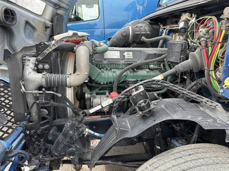 2018-volvo-10-image-27