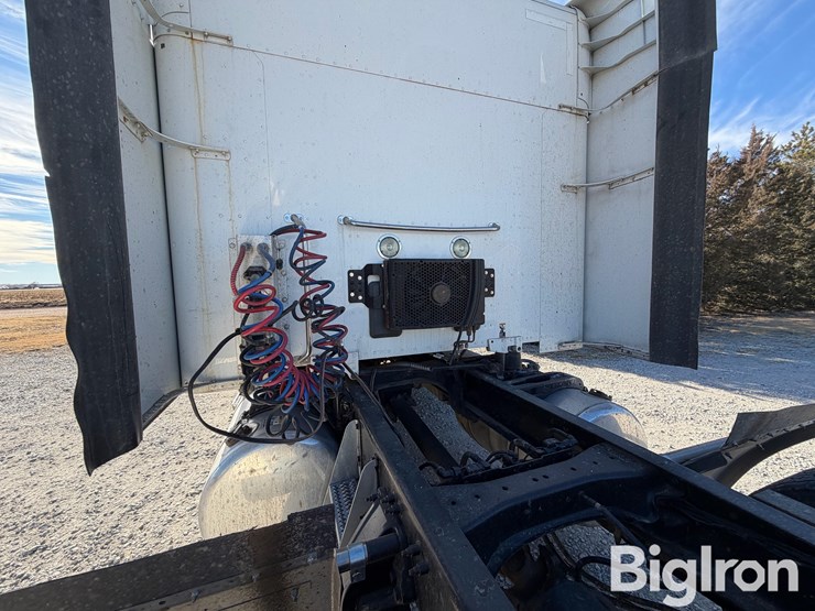 2016-peterbilt-579-image-12