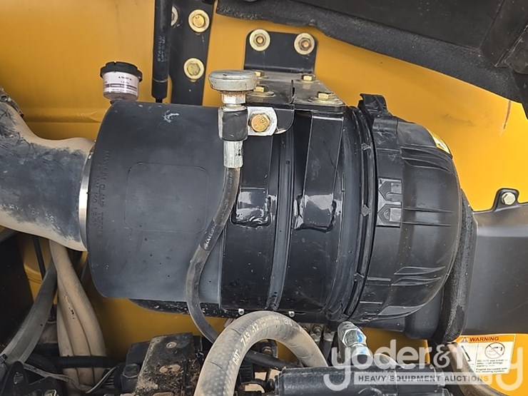 2018-caterpillar-tl1055d-image-49