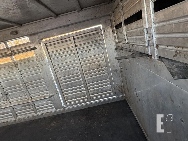 2001-featherlite-32-ft-image-4