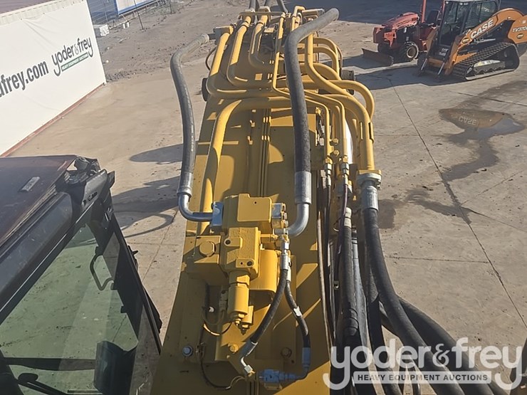 2016-caterpillar-335fl-image-46