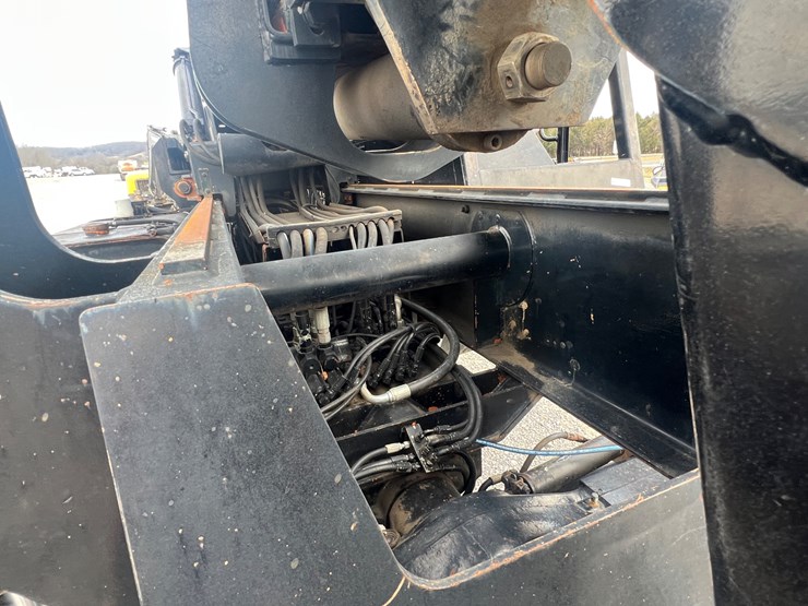 lull-644b-42-image-6