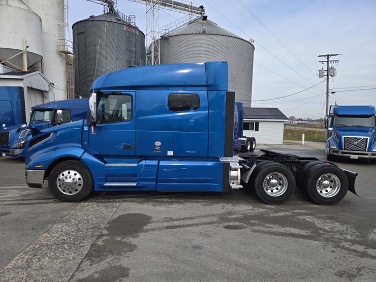 2022-volvo-10-image-2