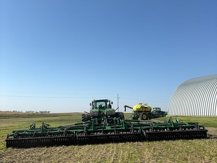 2023-john-deere-h-image-2