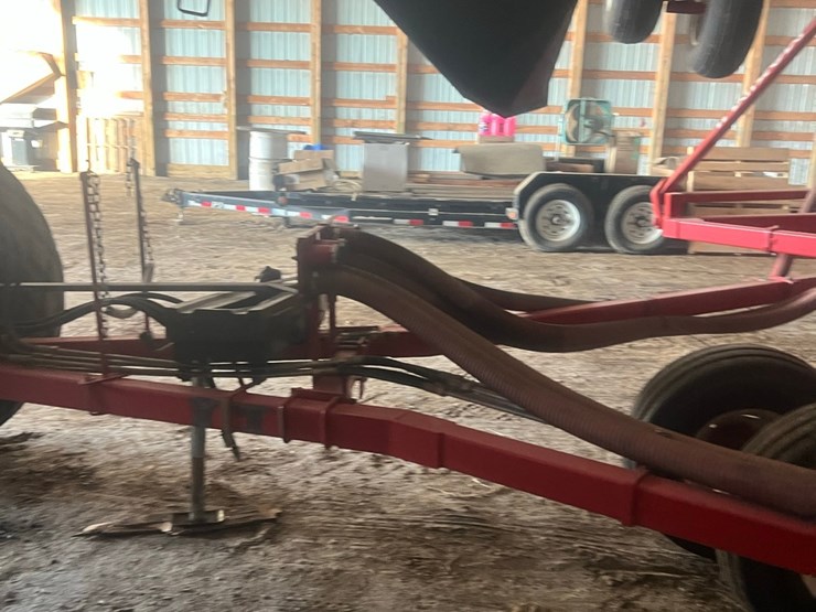 lot-10.-morris-air-seeder,-tow-between-with-10"-eagle-beaks,-new-seed-meter-unit,-pristine-condition,-always-shedded,-highly-maintained,-none-nicer-image-54