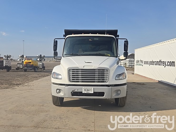 2020-freightliner-m2-106-image-8