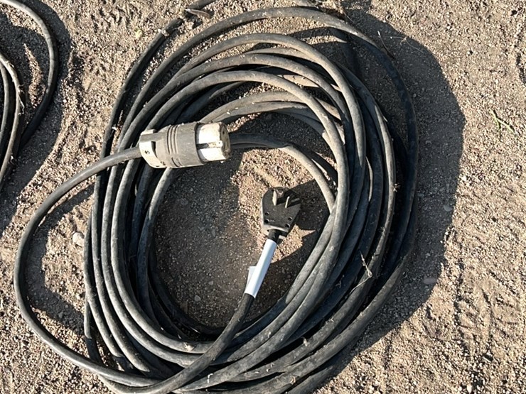 80-foot-220-cord,-nice-shape-image-9