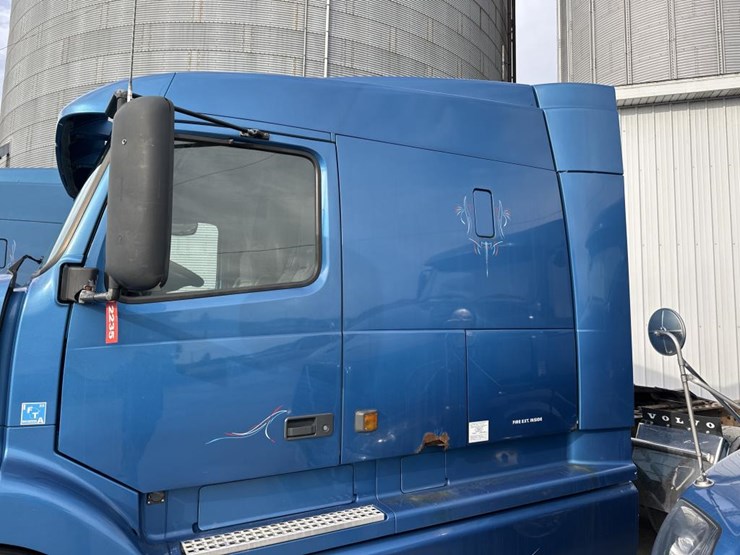 2003-volvo-10-image-10