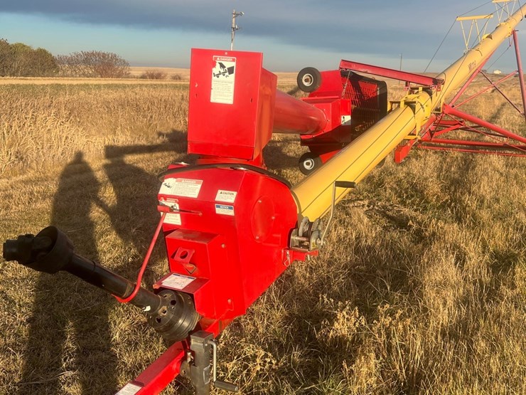 lot-37.-westfield-model-mk-100-61-grain-auger,-has-swing-out-hopper,-fully-pto-driven,-nice-shape,-newer-auger,-used-little-image-1