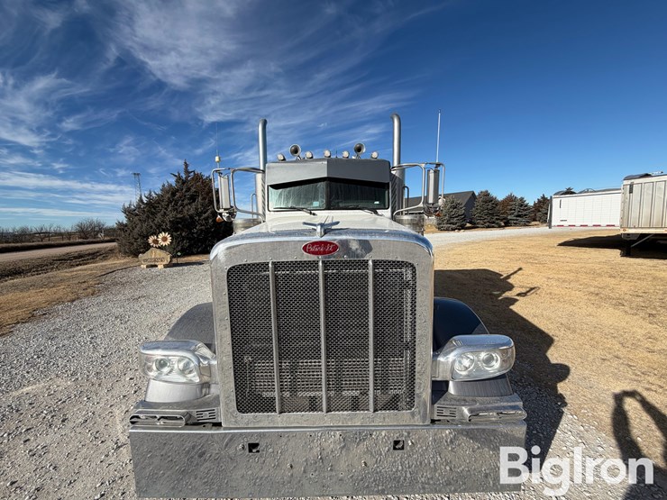 2013-peterbilt-388-image-10