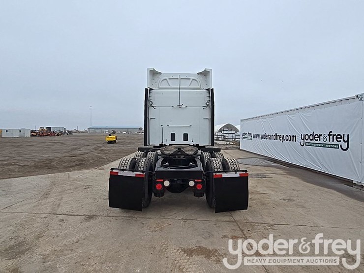 2019-peterbilt-579-image-4