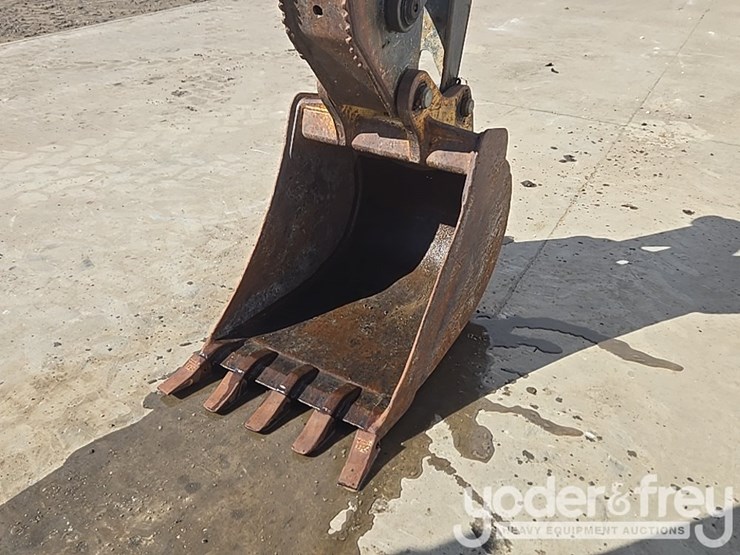 2010-deere-310sj-image-16