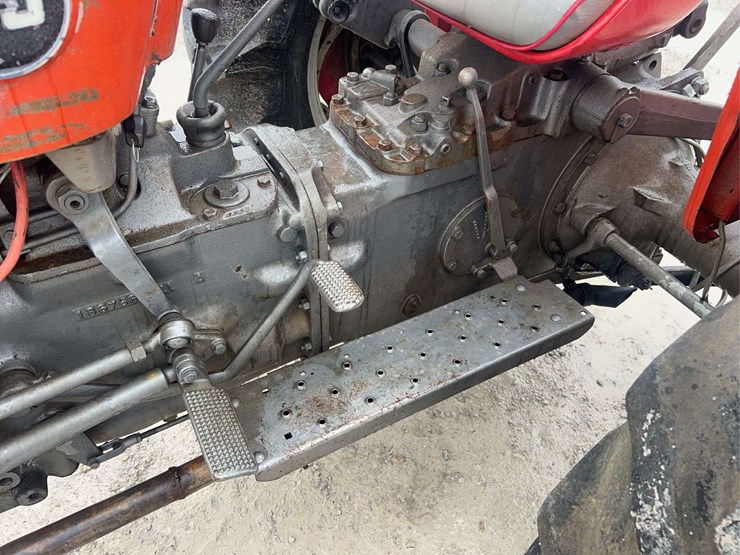 massey-ferguson-135-image-47