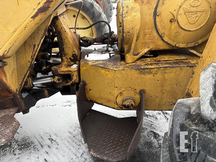 massey-ferguson-320-image-13