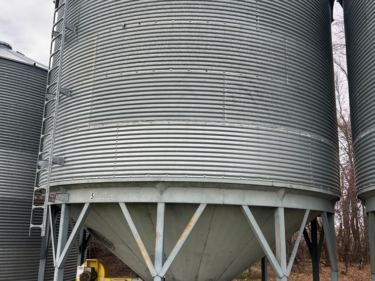 lot-22.-cenex-hopper-bin,-micada-bottom,-includes-golden-aire-single-phase-bin-fan-image-2