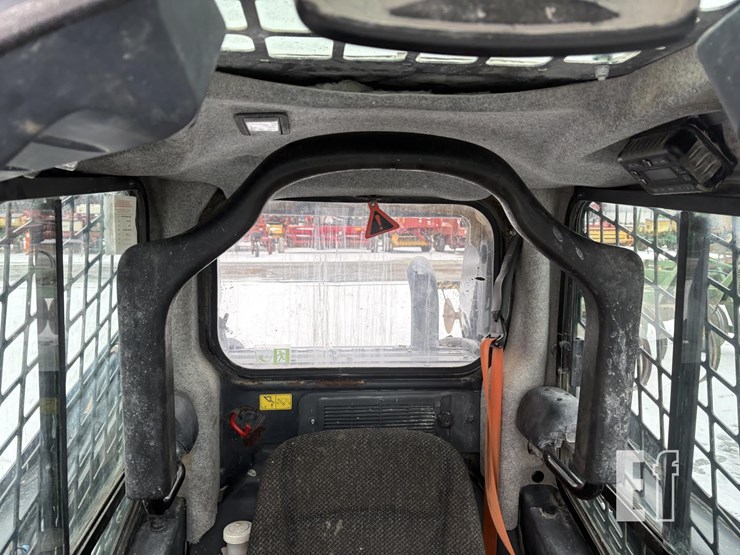 2020-deere-320g-image-19